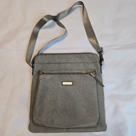 Baggalini Crossbody Bag In Gray Silver Nylon RFID‎ Blocking Wristlet Zip Travel - Picture 1 of 9